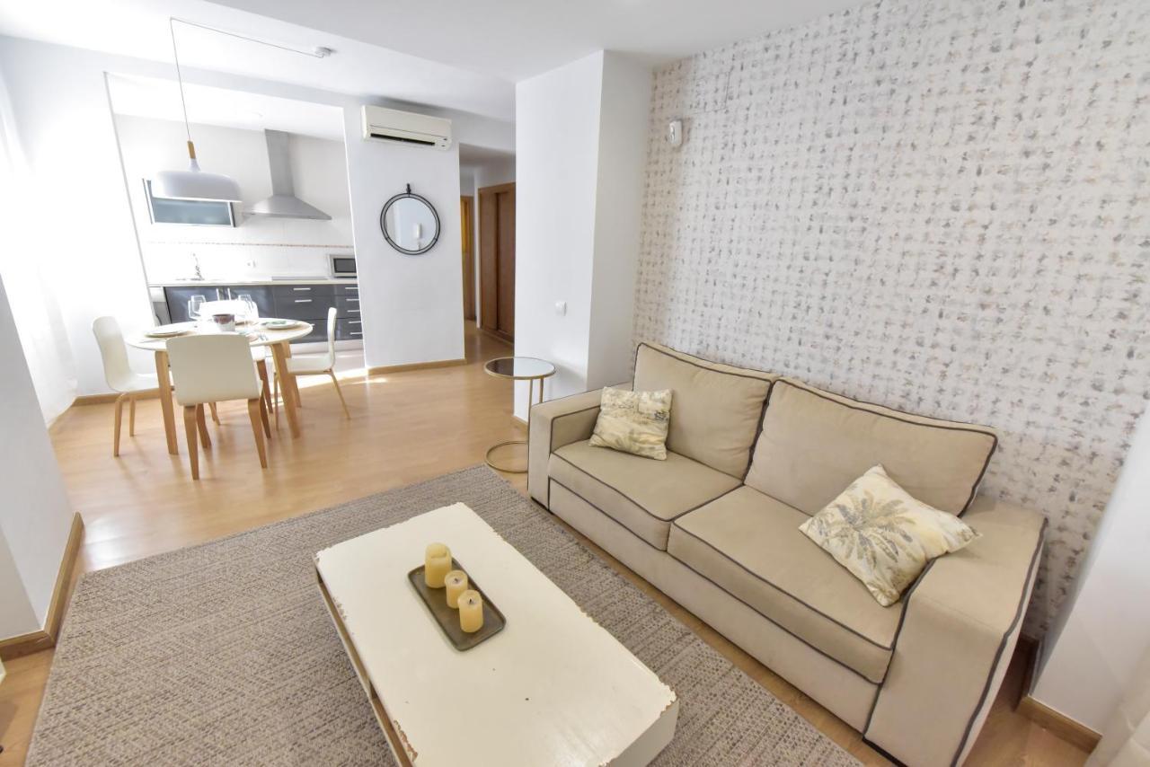 New! Retro Apartment In Central Neighbourhood セビリア エクステリア 写真