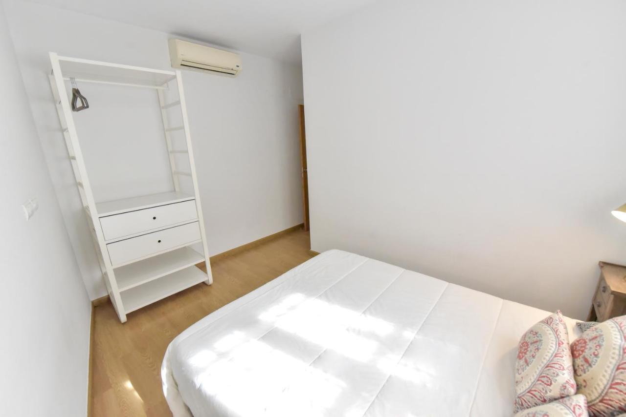 New! Retro Apartment In Central Neighbourhood セビリア エクステリア 写真